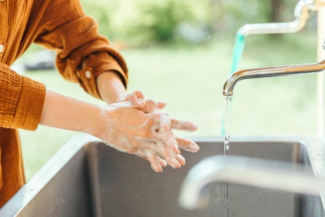 多様な業界を支える業務用ガラス容器の進化とサステナビリティへの挑戦